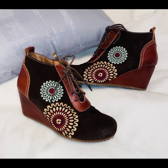 L’ARTISTE Shoes - L’ARTISTE Wedge Leather Booties sz 8